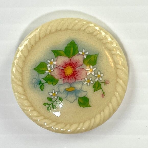 Vintage 1980s Avon Spring Bouquet Porcelain Ceramic Circle Brooch with Flowers - Picture 2 of 5